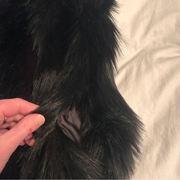 Topshop Black Faux Fur Vest - Picture 4 of 6